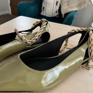 Pointy toe green flats - 11